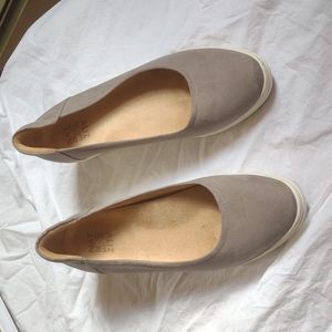 Naturalizer Gray Suede wedge shoes
